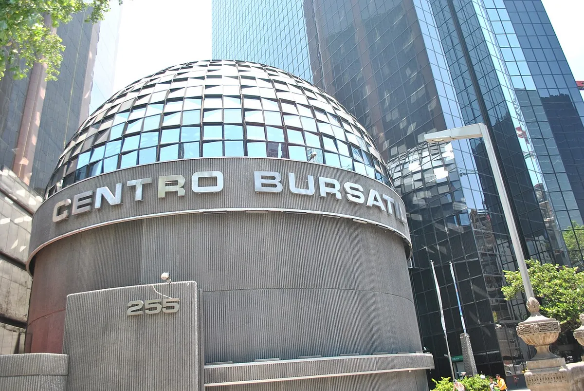 Fachada del edificio de la Bolsa Mexicana de Valores en la Ciudad de México