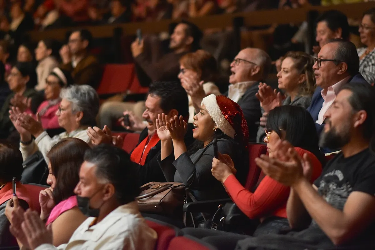 Concerto público de Natal com orquestra, em clima de celebração de fim de ano