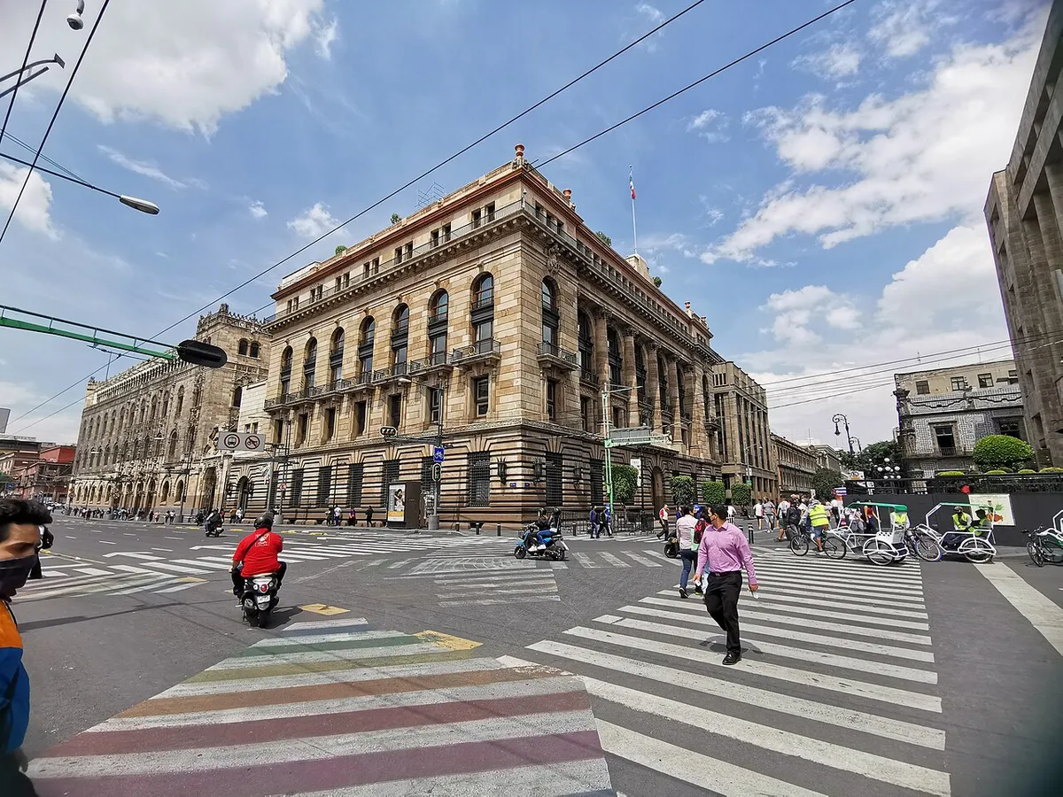 Edificio histórico del Banco de México en el centro de la Ciudad de México
