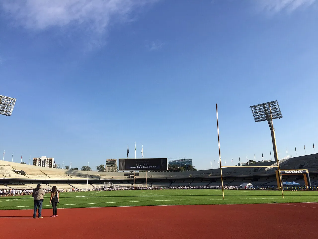 Interior del Estadio Olímpico Universitario de la UNAM con la pista y el campo