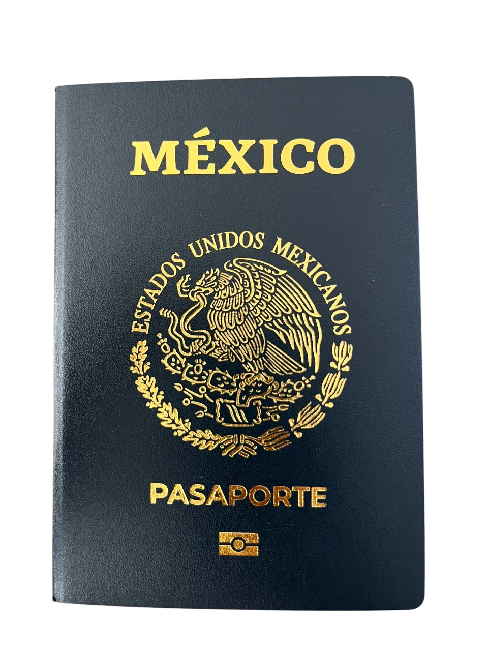 Portada del pasaporte mexicano vigente, en verde con el escudo nacional en dorado