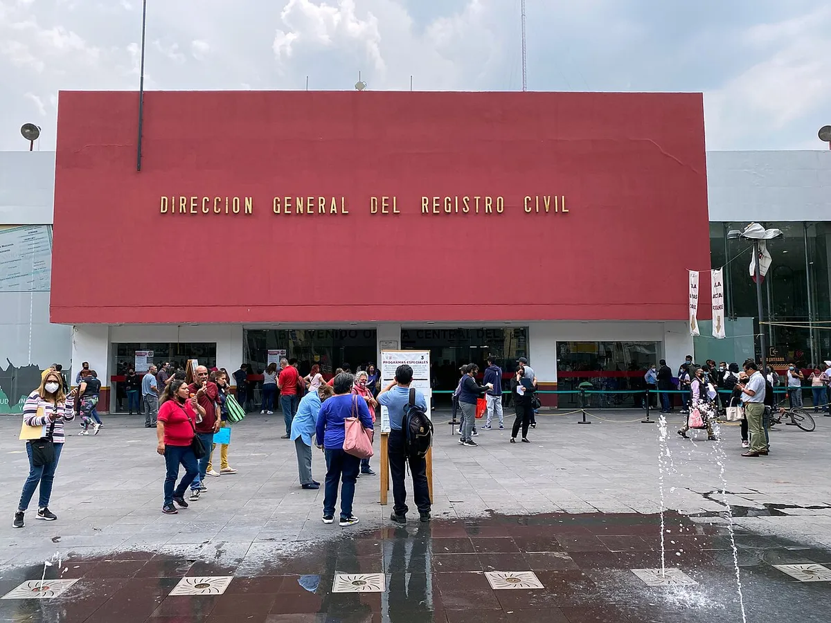 Fachada del Registro Civil de la Ciudad de México, con su letrero institucional
