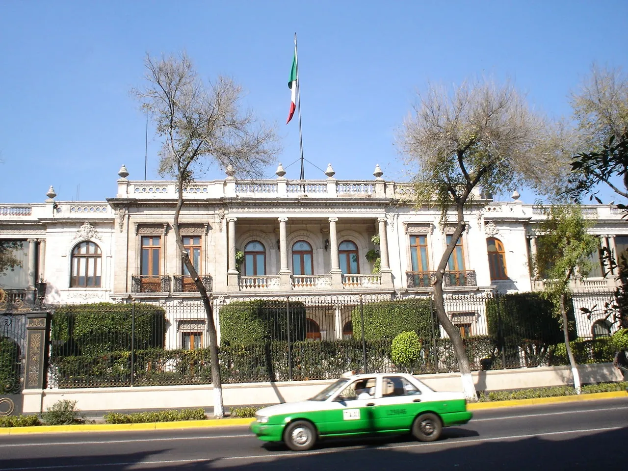 Fachada de las oficinas centrales de una secretaría de Estado en la Ciudad de México